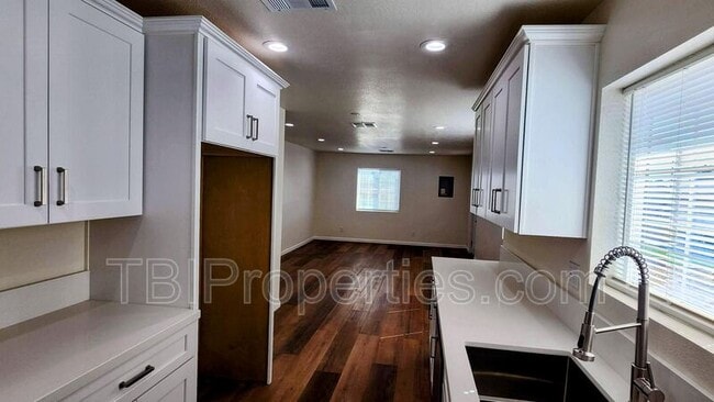 Foto del edificio - 3454 Wallace St