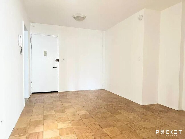 Building Photo - 345 E 80th Street Unit 3D
