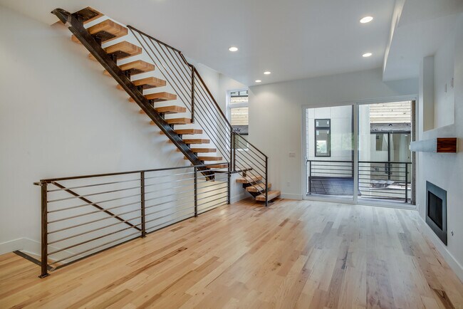 Foto del edificio - 2228 W Powers Ave