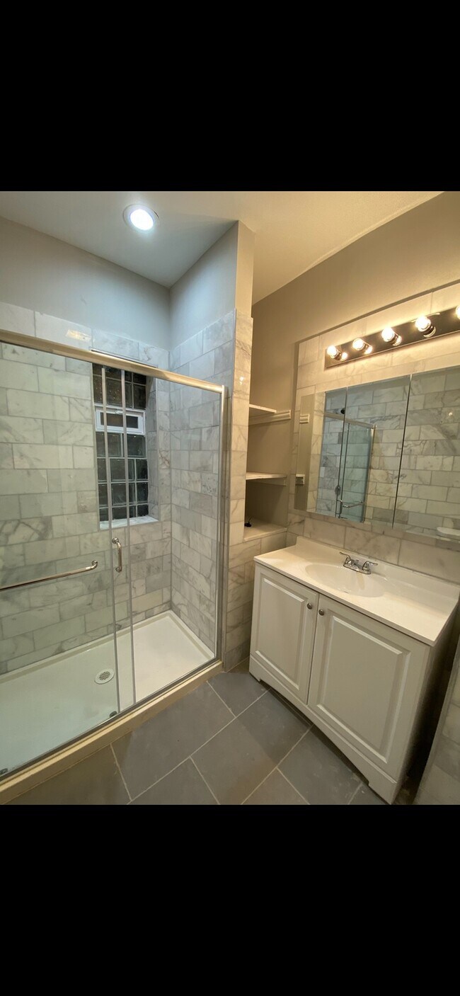 Building Photo - 4931 S Wolcott Ave