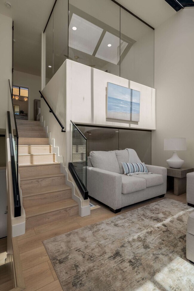 Foto del edificio - 357 Playa Del Sur St