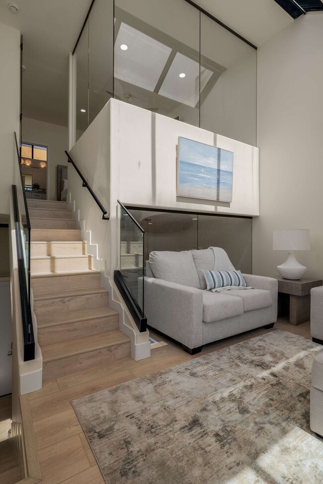 Building Photo - 357 Playa Del Sur St