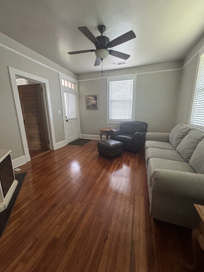 Foto del edificio - Charming 1 Bedroom Apartment in Chicopee V...
