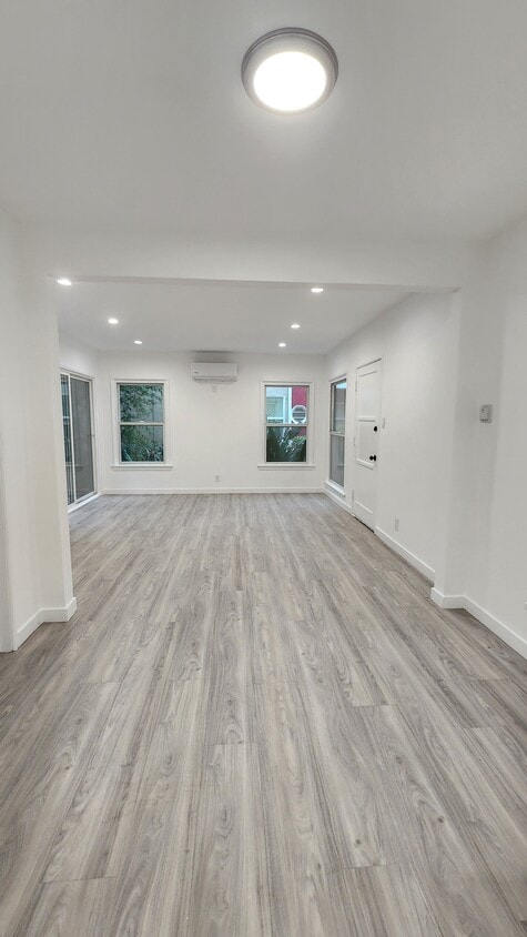 Primary Photo - 952 W Glenoaks Blvd
