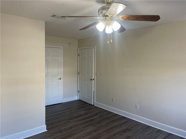 Building Photo - 207 Lantana Ct