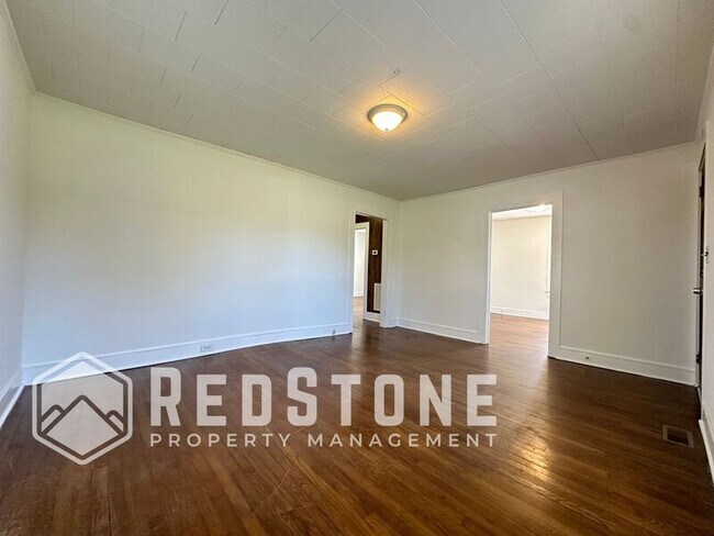 Foto del edificio - 917 E Haggard Ave