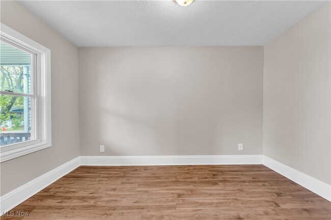 Foto del edificio - 3703 E 63rd St