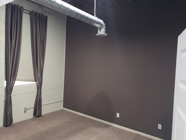 Master bedroom - 100 S Huron St