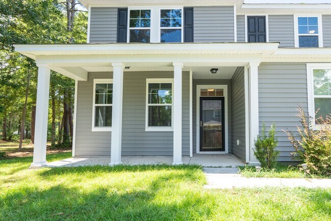 Foto del edificio - Modern Living in the Heart of Summerville!