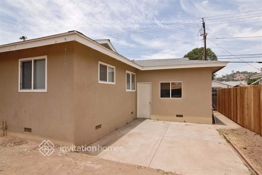 Building Photo - 2049 E Lincoln Ave