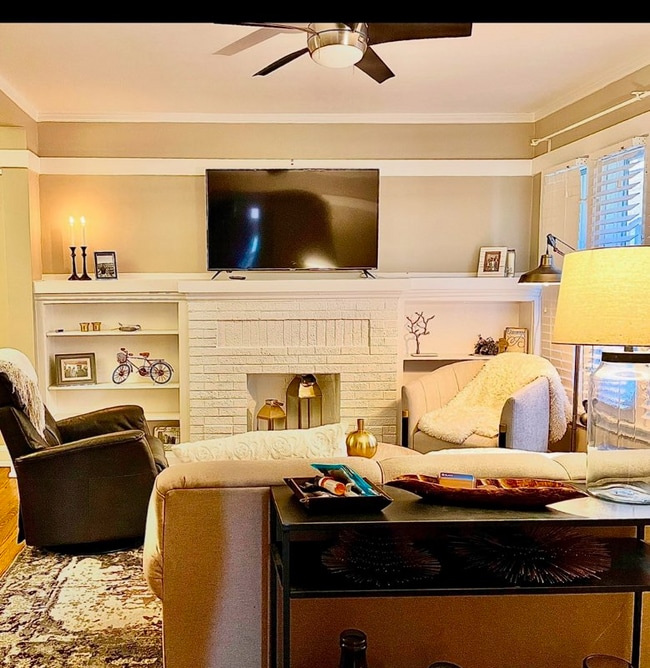 Foto del edificio - 715 Washington Blvd