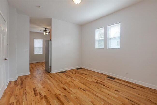 Foto del edificio - 1234 W 49th Pl