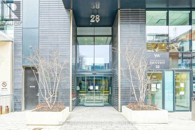 Building Photo - 28 Wellesley St E