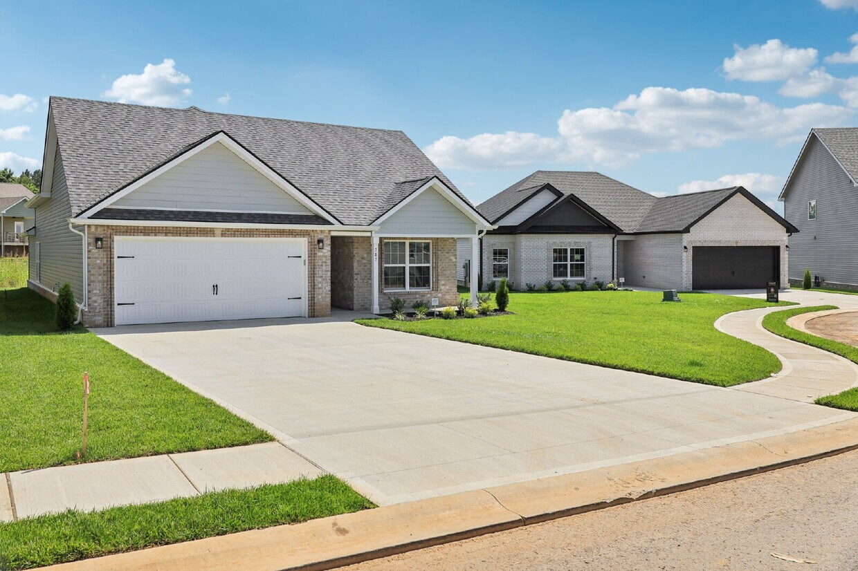 Primary Photo - 383 Kingland Ln