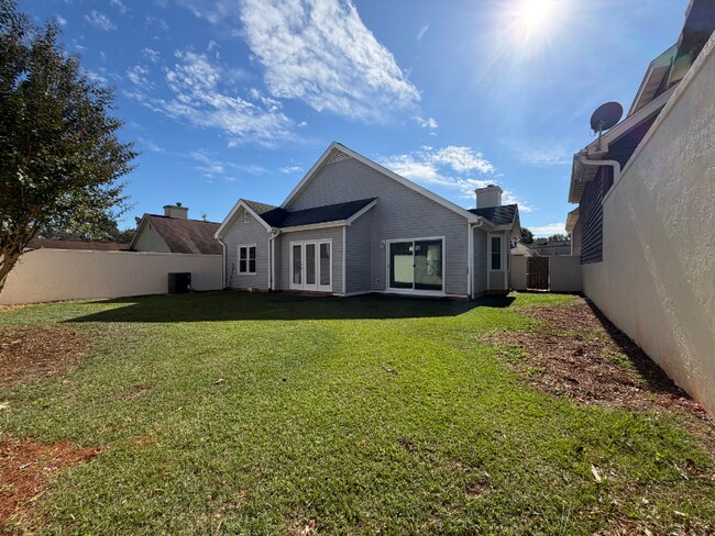 Foto del edificio - 120 Gateway Ln