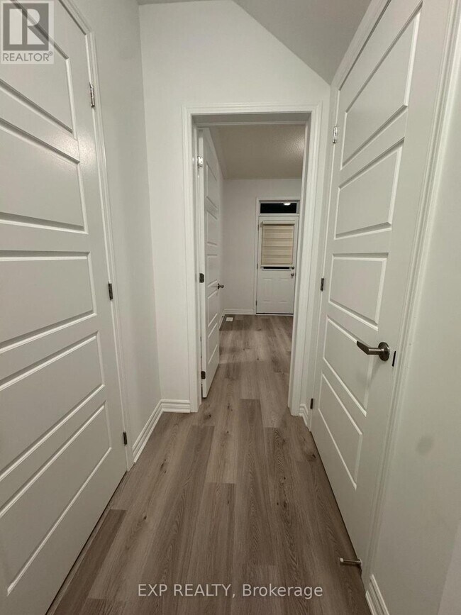 Building Photo - 77 Vickerman St