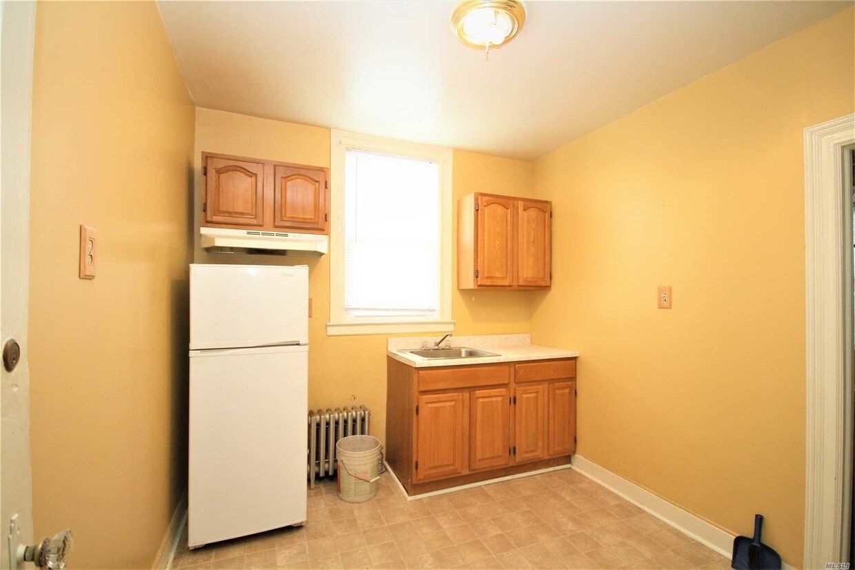 Building Photo - 58-90-90 Maspeth Ave