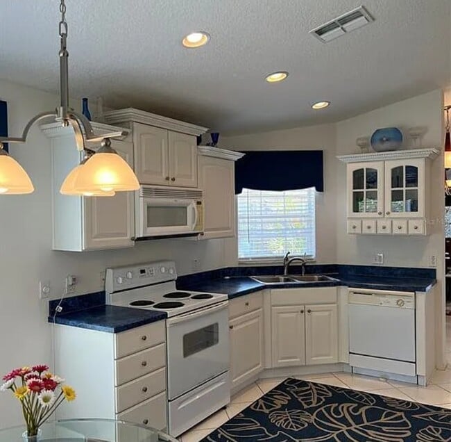 Building Photo - 453 Grand Canal Dr