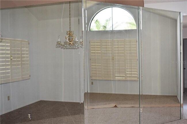 Foto del edificio - 232 Burning Tree Dr