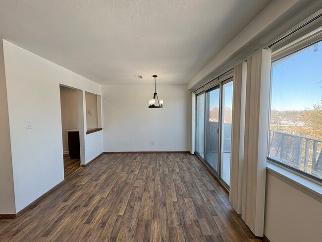 Building Photo - 6640 Pearl Rd