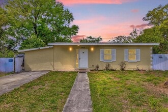 Building Photo - 1502 Daroca Dr