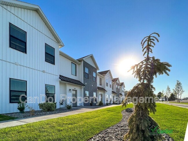 Building Photo - 3021 Sunburst Dr.