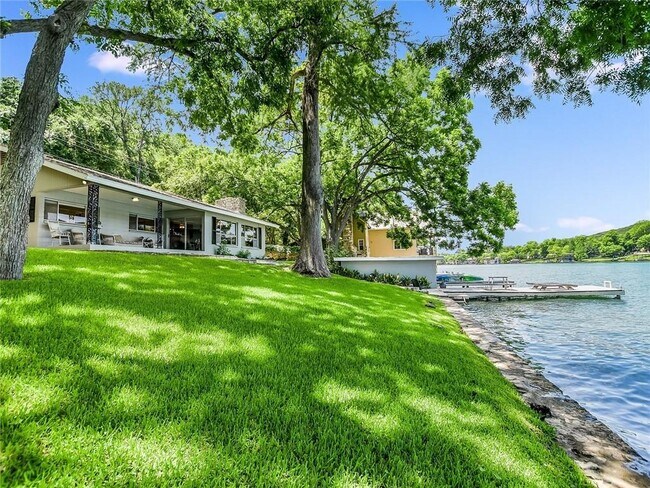 Building Photo - 2714 Edgewater Dr