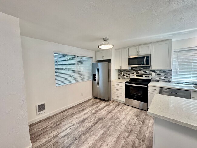 Photo - Sturgus Tri-plex Apartment