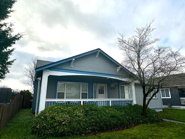 Building Photo - 1236 Aaron Dr