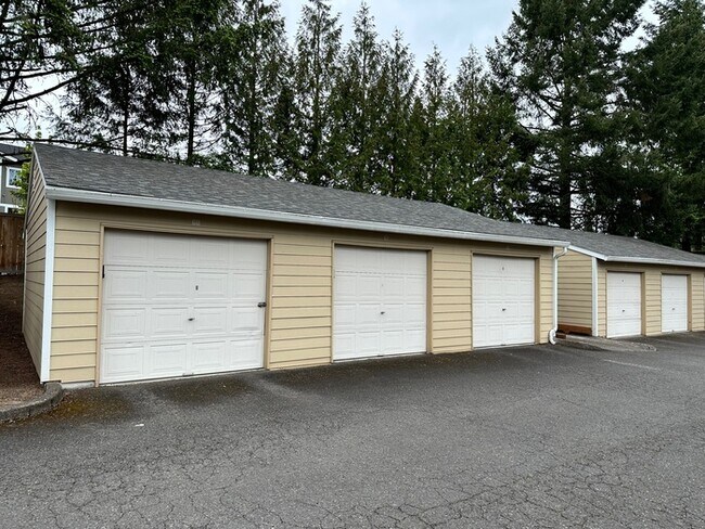 Foto del edificio - TWO BEDROOM CONDO WITH GARAGE