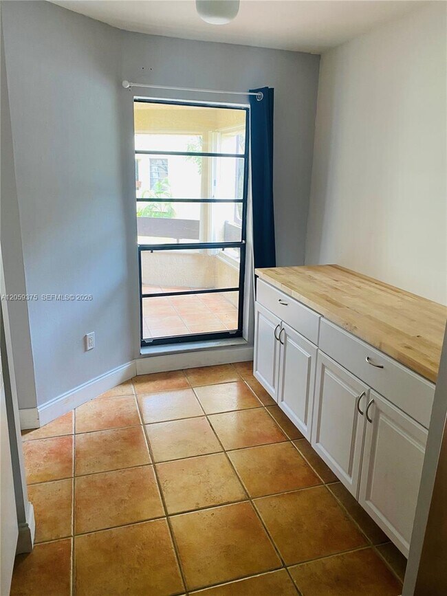 Foto del edificio - 8810 SW 123rd Ct