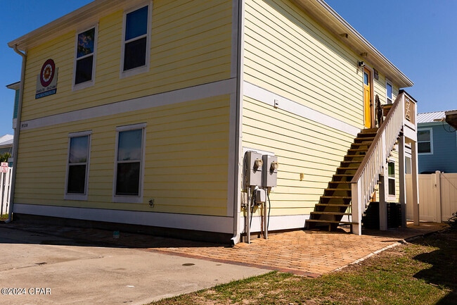 Building Photo - 9720 S Thomas Dr