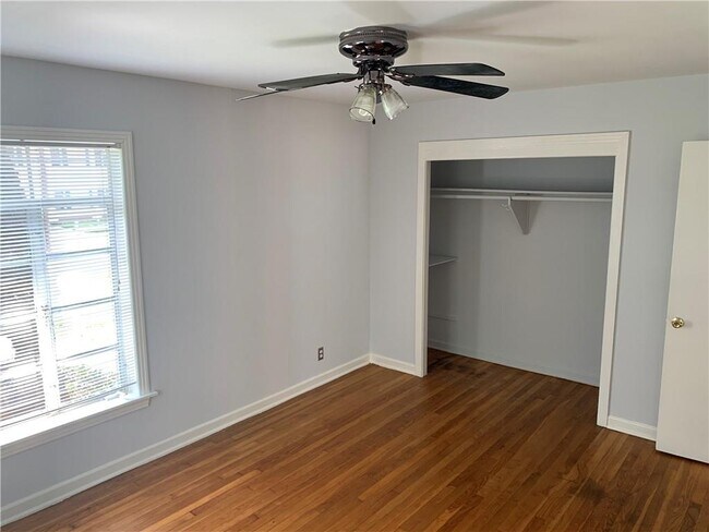 Building Photo - 704 W 34th St