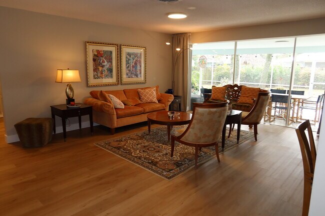 Foto del edificio - 1001 SW 12th Terrace