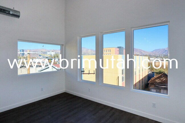 Foto del edificio - 945 S Washington St