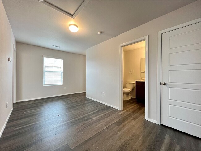 Foto del edificio - 3211 Gulley Ln