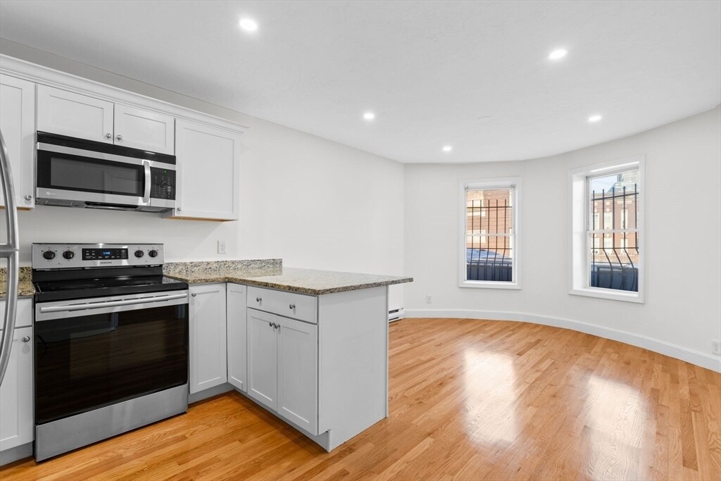 Primary Photo - 754 Huntington Ave