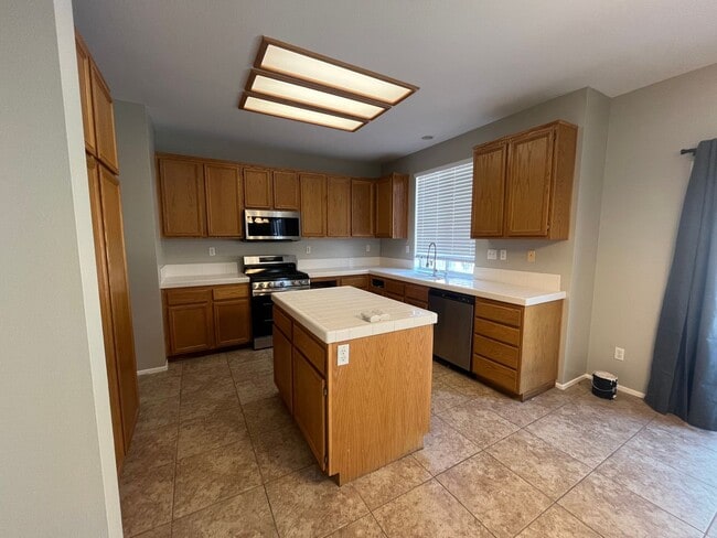 Building Photo - 42114 Acacia Way