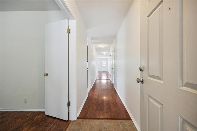 Building Photo - 108 Loryn Dr