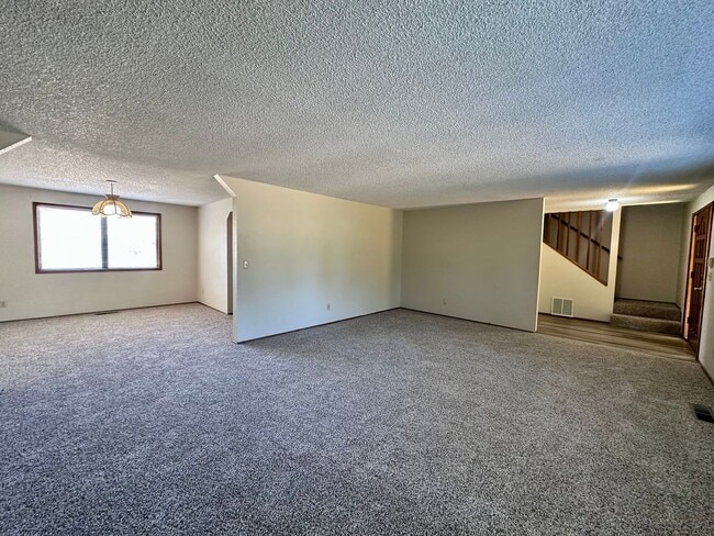 Foto del edificio - $500.00 Off Move In Costs!!