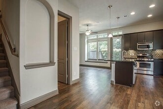 Building Photo - 103 Aventura Pl