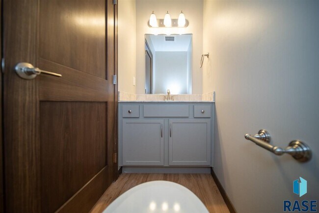 Building Photo - 4822 S Hosta Ave