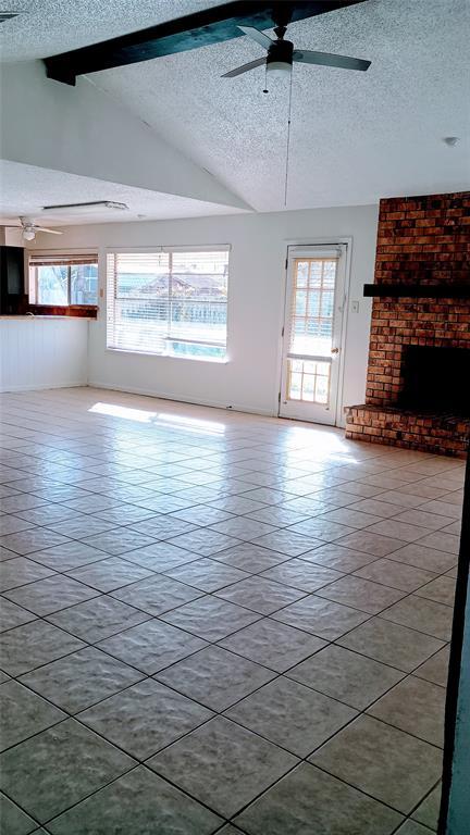 Building Photo - 211 Valley Dr