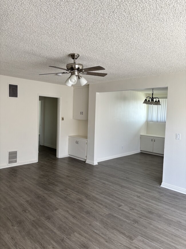 Building Photo - 1057 Western Ave