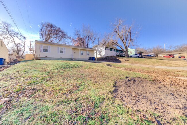 Foto del edificio - Recently Renovated and Ready For You!! 3 B...