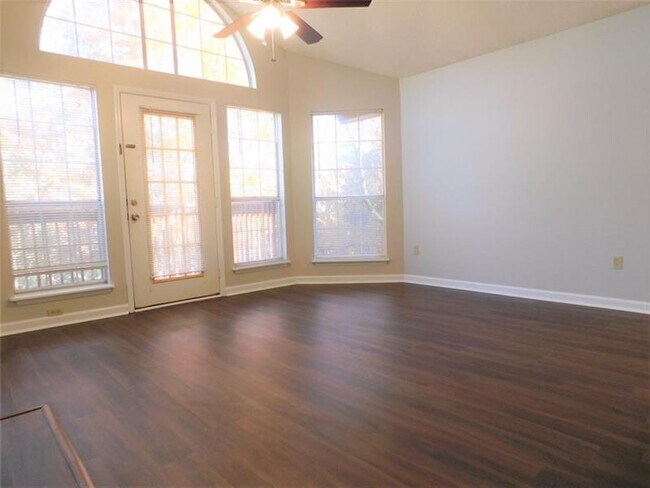 Building Photo - 615 Cypress Pointe St