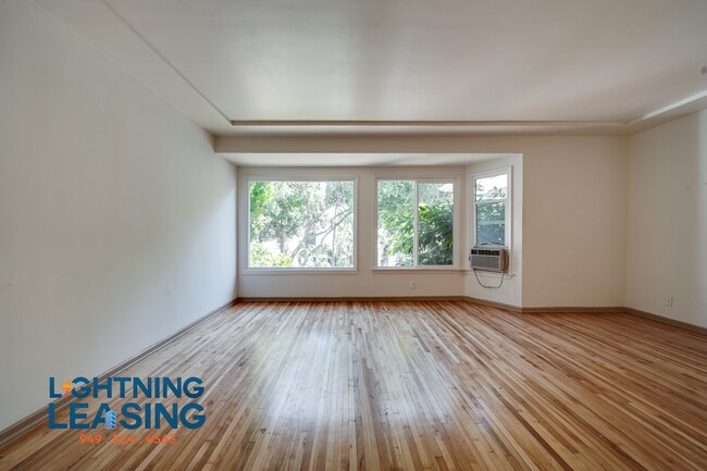 Foto del edificio - 1323-1325 N Harper Ave