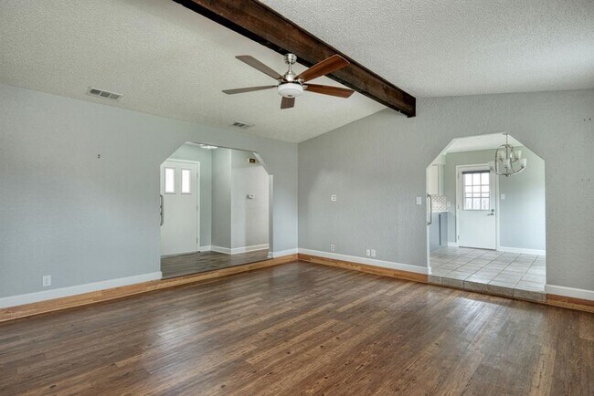 Foto del edificio - 703 Windsor Rd