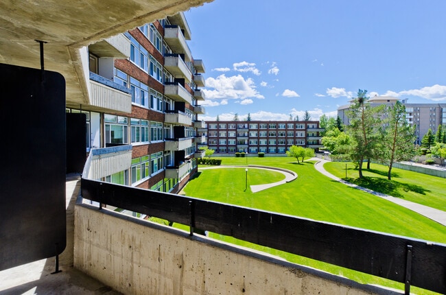Building Photo - Varsity Square Apartments