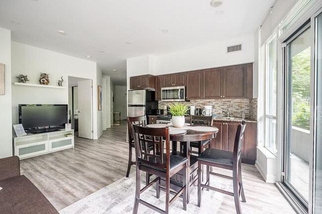 Building Photo - 250 Fort York Blvd